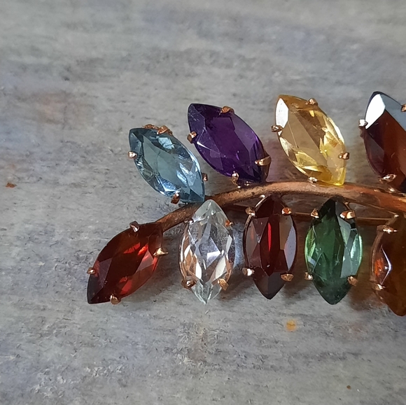 Vintage 18K Yellow Gold Custom Leaf Design Multi Coloured Gemstones Brooch - Picture 5 of 16